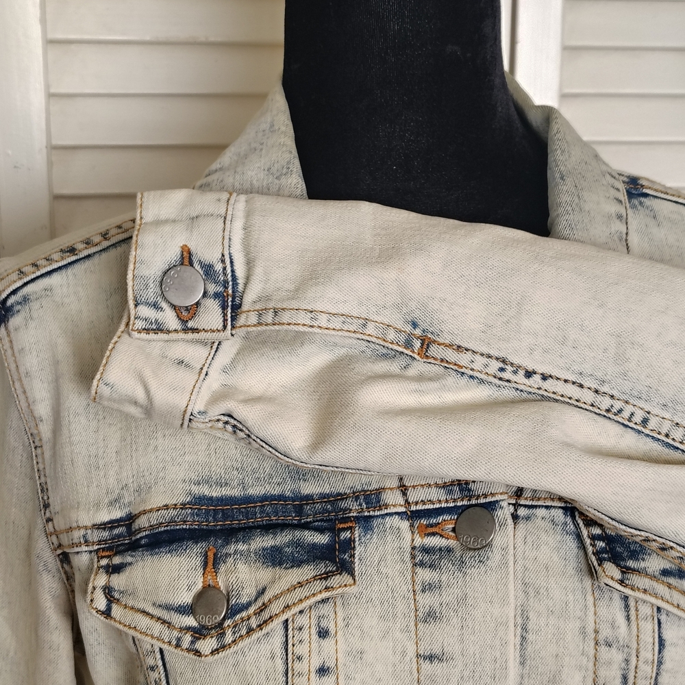GAP Light Wash Blue/White Denim Jacket Size S – Like New - Picture 7 of 9